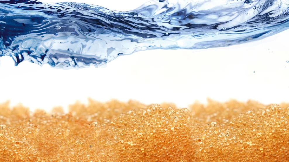 Suavización del agua mediante resinas: Un proceso esencial para el tratamiento del agua